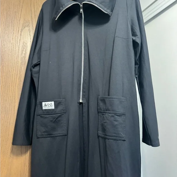 Size 14 or 16 women’s black extra long sleeve sweater Black  zipup collar jacket - Picture 2 of 10